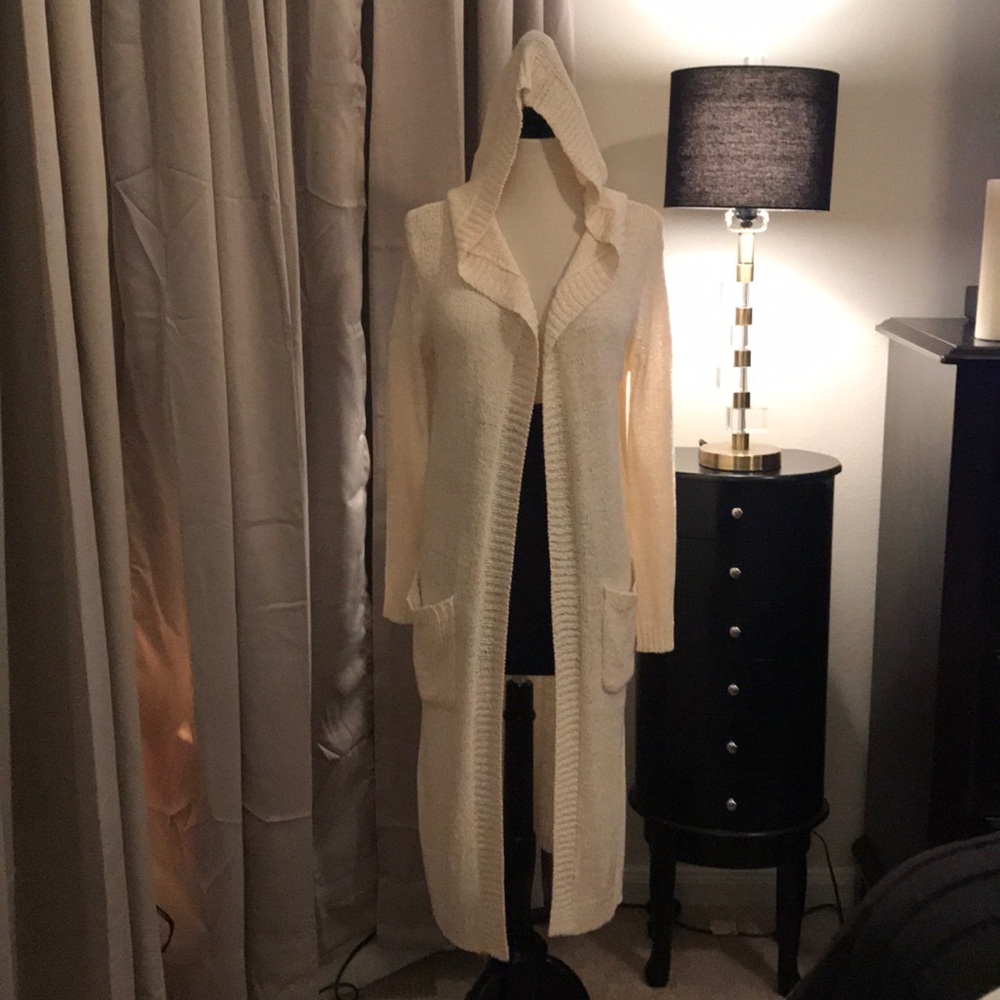 NWOT CREAM LONG SWEATER CARDIGAN